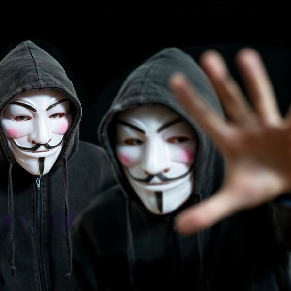 DAJ 1.500 EVRA ILI ŠALJEMO GOLE SLIKE TVOJOJ PORODICI: Stravična prepiska dopela u javnost, da li je ovo realno?