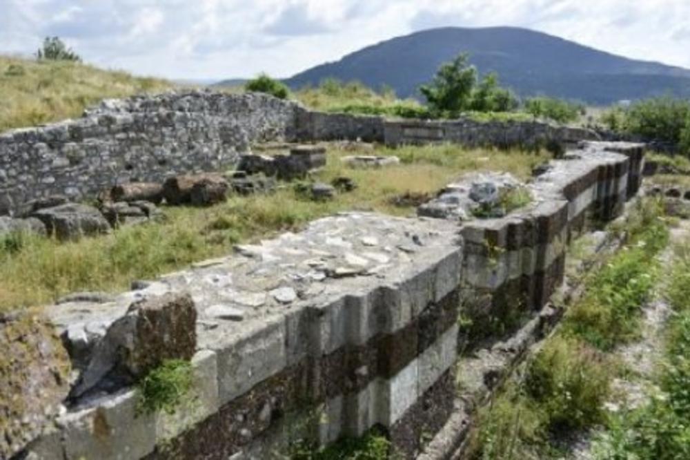 NA TEMELJIMA SRPSKE CRKVE NA KOSOVU SLUŽENA KATOLIČKA MISA: Bez znanja SPC-a!