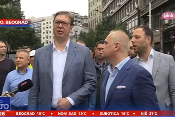 VUČIĆ NA TRGU REPUBLIKE UGLEDAO GRUPU KINEZA: Mahnuo im je i onda Vesiću rekao nešto što je SVE NASMEJALO!