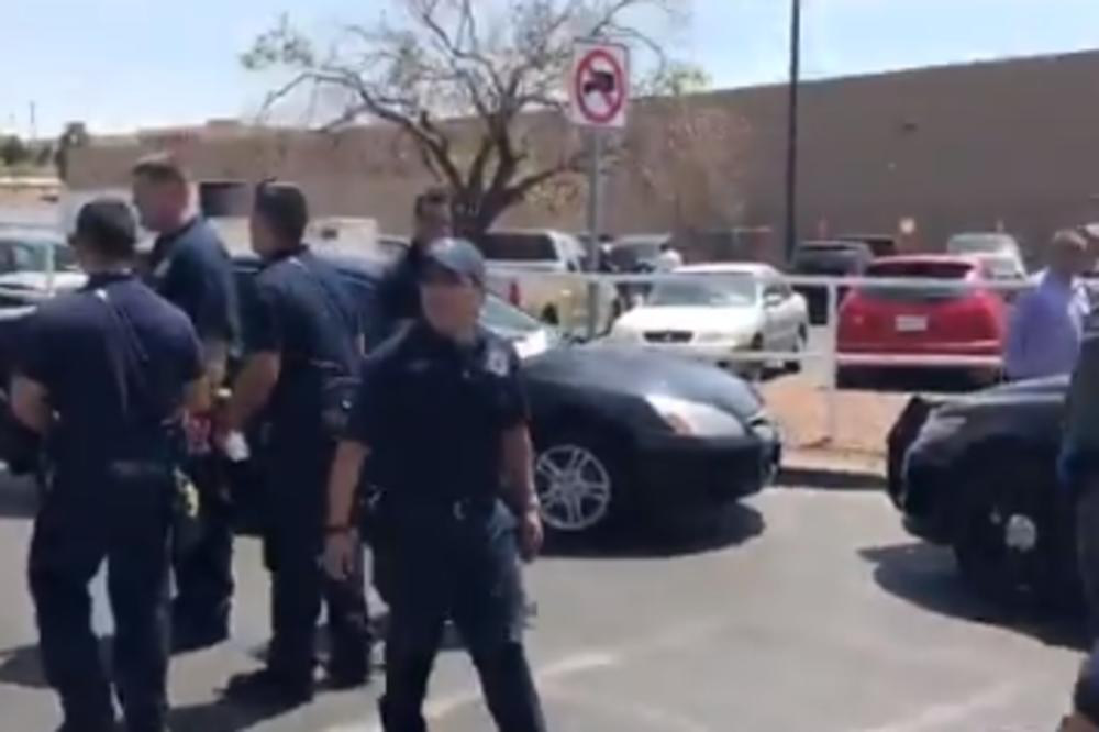 PUCNJAVA U TRŽNOM CENTRU, KRVI NA SVE STRANE: Drama u Teksasu, dvojica ušla i počela da rešetaju (VIDEO)