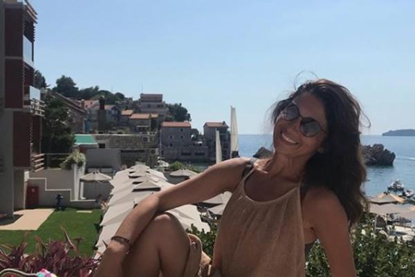 VODITELJKA UMALO DA SE UGUŠI USRED RESTORANA: Sanja Marinković doživela PRAVU DRAMU na moru! Lekari hitno reagovali