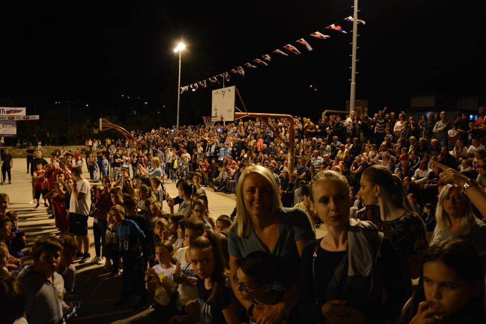 Pune tribine su dočekale delegaciju KSS u Leposaviću