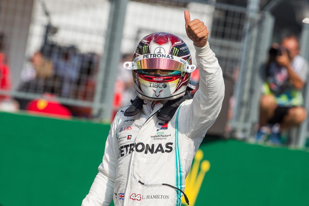 HAMILTON ČEKAO I DOČEKAO: Jurio je Verštapena celu trku i prestigao ga za novu pobedu!