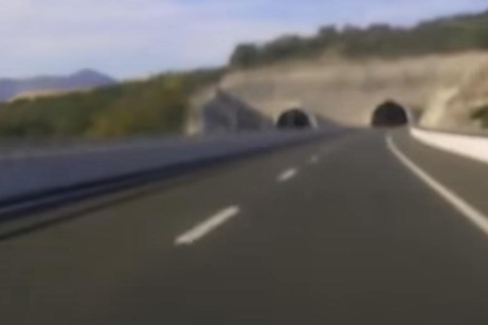 STRAŠAN SUDAR NA AUTOPUTU! Ljudi živi IZGORELI u AUTOMOBILIMA!