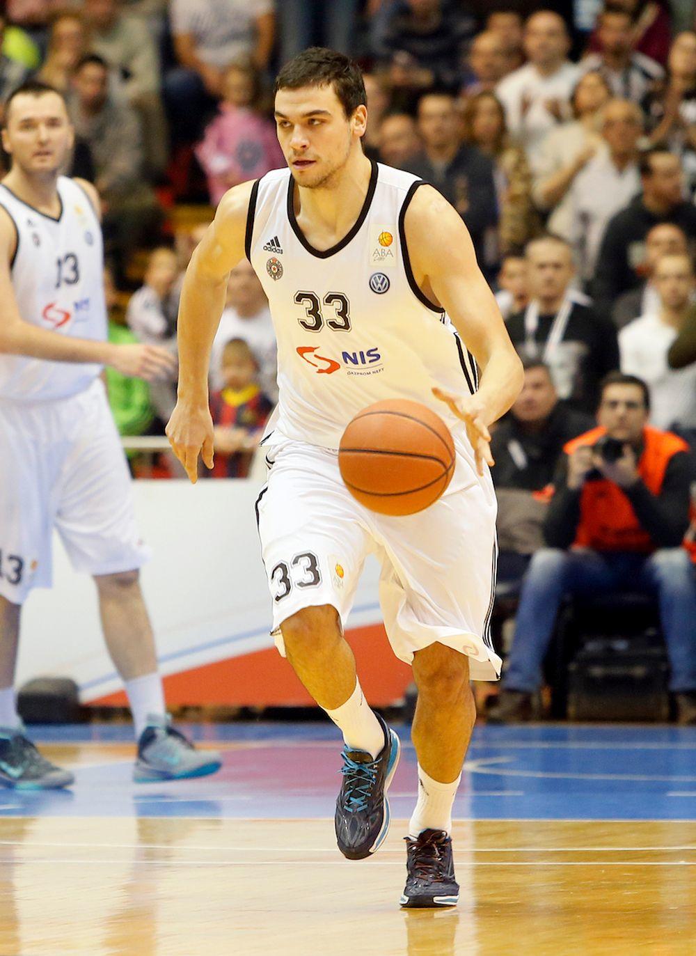 Nemanju Bezbradicu su prolaznici pronašli bez svesti na ulici