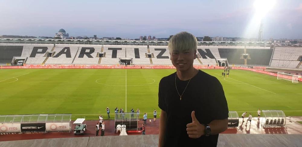 Takuma Asano gleda Partizan - Mačva