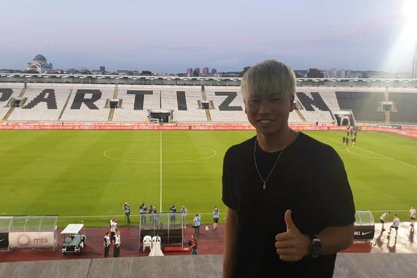 IAKO NEMA PUBLIKE, ON JE TU: Takuma Asano gleda Partizan!