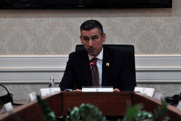 I VESELJI UDARIO PO KURTIJU: Lider Demokratske partije opleo po odlazećem premijeru oštrije i od samog Tačija!