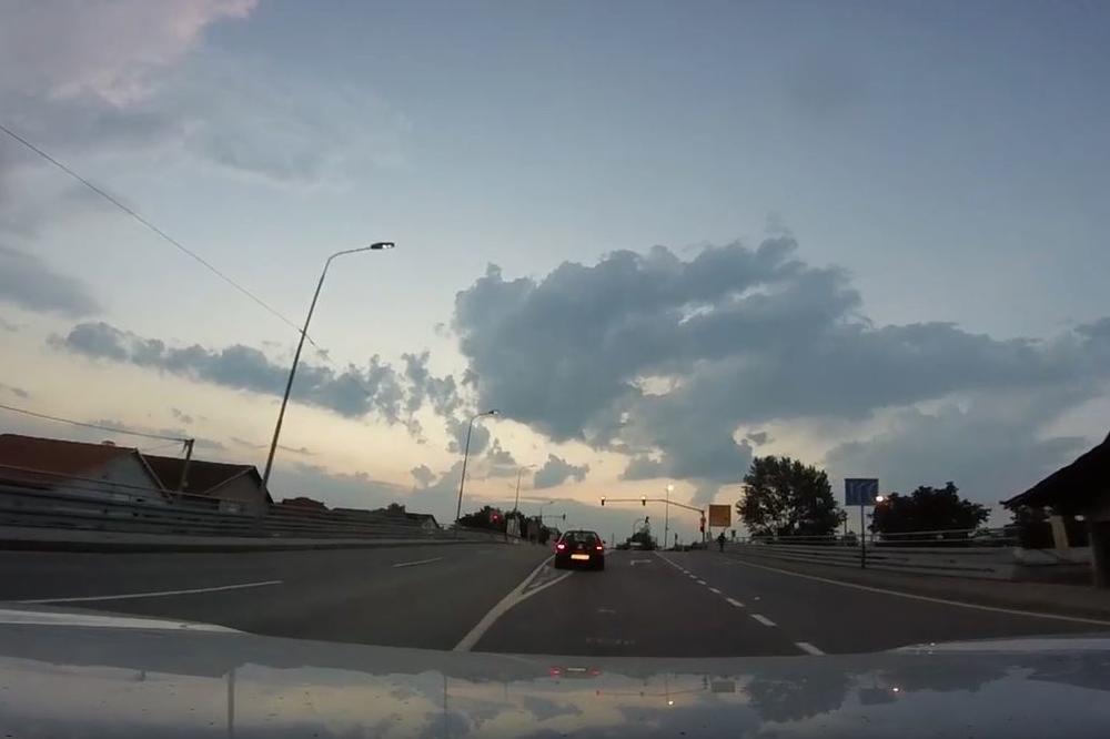 ČEKA GA PAPRENA KAZNA! Policija na auto-putu kod Takova zaustavila bahatog vozača! Čekajte da čujete koliko je išao