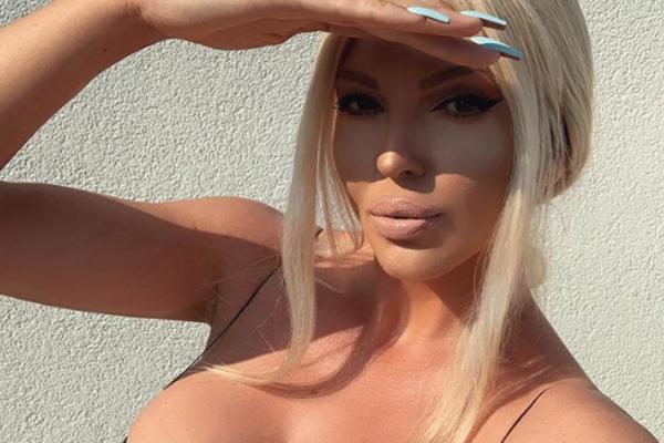 ISPLIVALA KARLEUŠINA VELIKA TAJNA! Koristi klince da bi bila VEČNO MLADA!