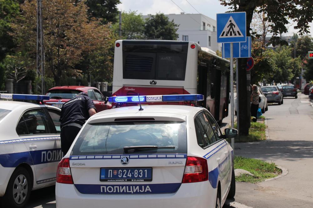 MLADIĆ OTVORIO ŠIBER AUTOBUSA I OSTAO MRTAV, SVE SE DESILO BLIZU ARENE: "Delovi njegovog mozga bili su svuda..."