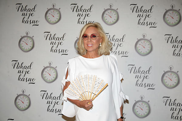 BRAT LEPE BRENE UČESTVOVAO U MUZIČKOM TAKMIČENJU: I on je PEVAČ, a njihova SLIČNOST je NEVEROVATNA! (FOTO)