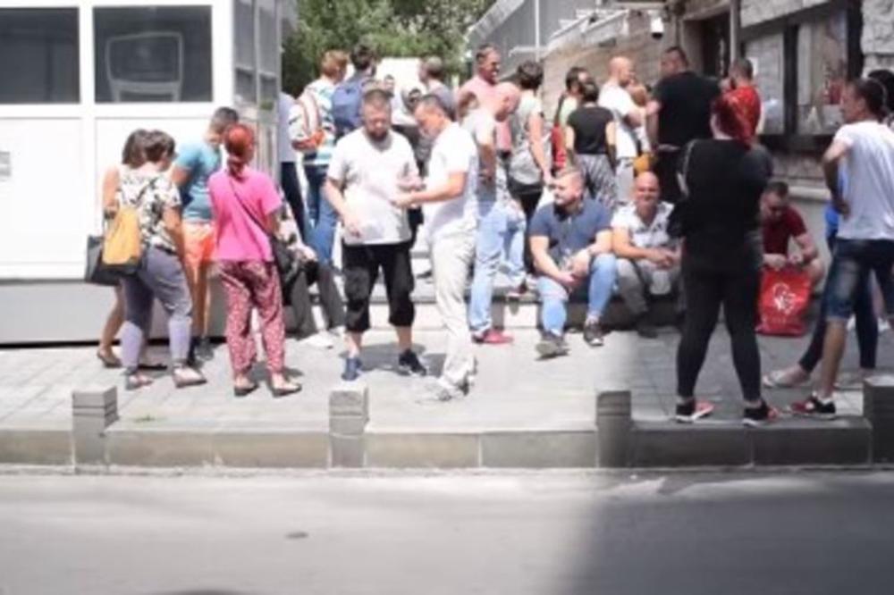 OGROMNI REDOVI ISPRED NEMAČKE AMBASADE! Berlin traži radnike sa BALKANA za ODREĐENE POSLOVE!