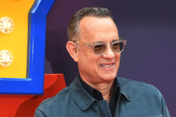 TOM HENKS POKAZAO KAKO SE BORI SA KORONAVIRUSOM: Hvala pomoćnicima,hajde da svi povedemo RAČUNA o sebi i o DRUGIMA