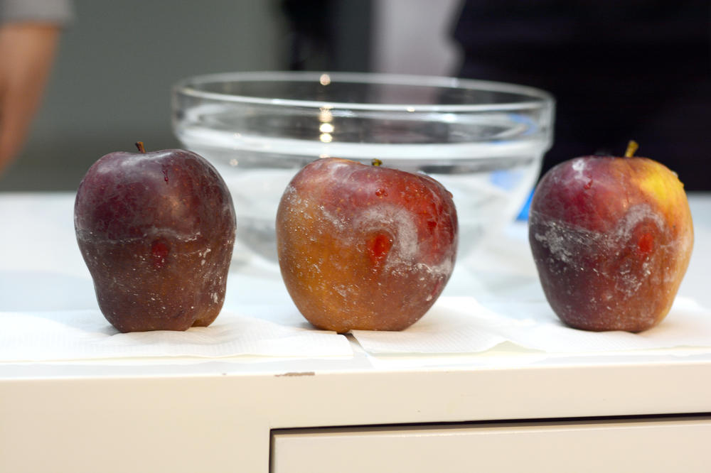 NEMOJTE VIŠE PRATI VOĆE SODOM BIKARBONOM, AMAN: Doktor Vujčić otkrio u čemu leži OPASNOST