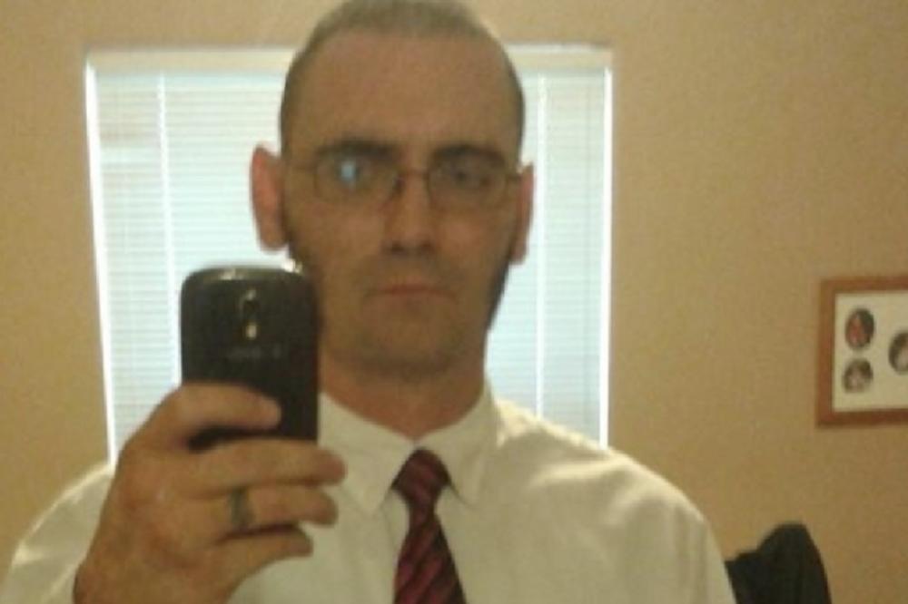 DANAS IZGLEDA OBIČNO, A NEKADA SU BEŽALI OD NJEGA NA ULICI: Pre bolnih operacija, njegovo lice je bilo ZASTRAŠUJUĆE