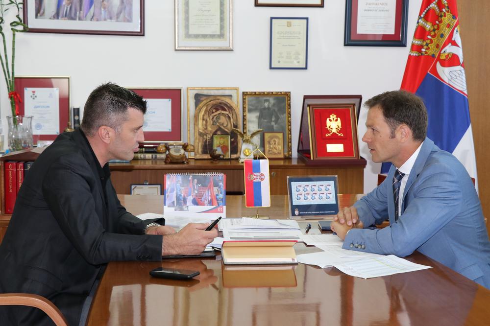 SRBIJA POVEĆAVA MINIMALNU CENU RADA? Kreću ozbiljni PREGOVORI i BORBE za bolji život građana