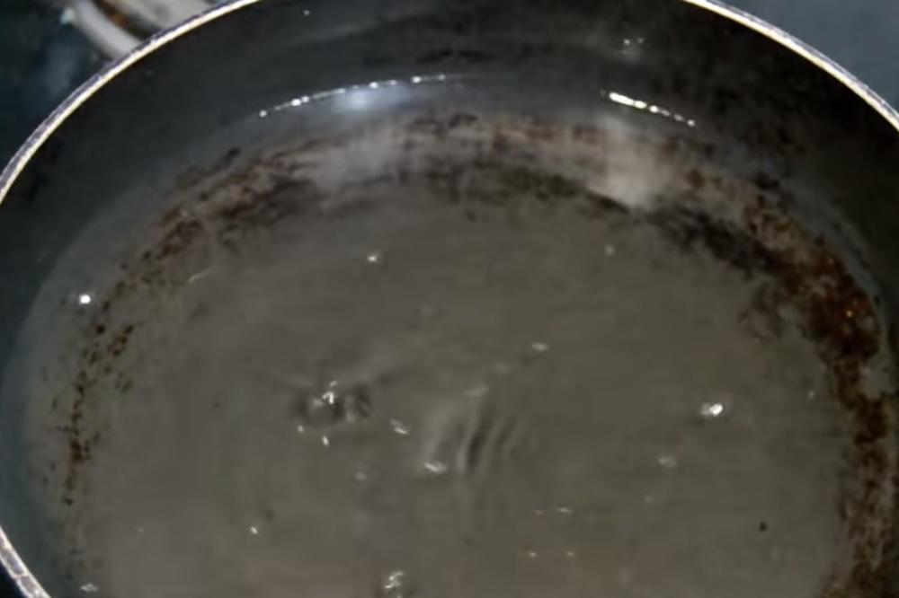 AKO OVO PRIMETITE NA TEFLONSKOM TIGANJU ODMAH GA BACITE: Evo zbog čega to može biti OPASNO