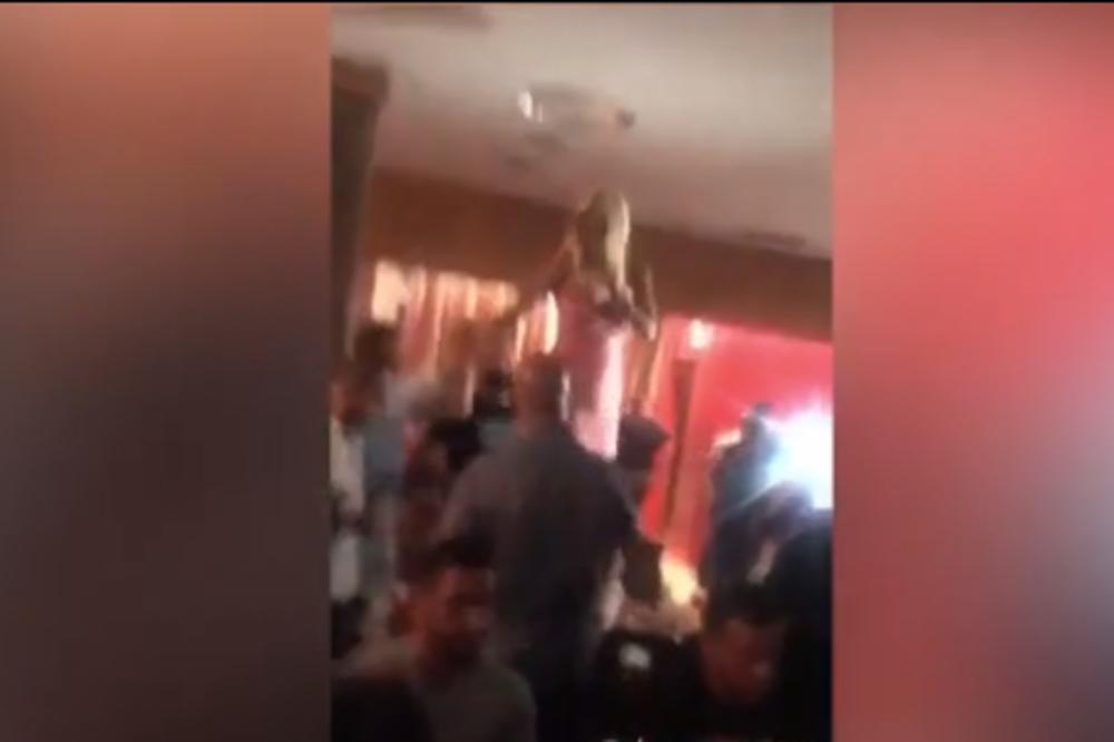 VESNA, A GDE TI JE ĐOLE? Pevačica se POPELA NA STO, pa je PIPKALI MUŠKARCI! Gospođu Đogani niste dosad videli ovako