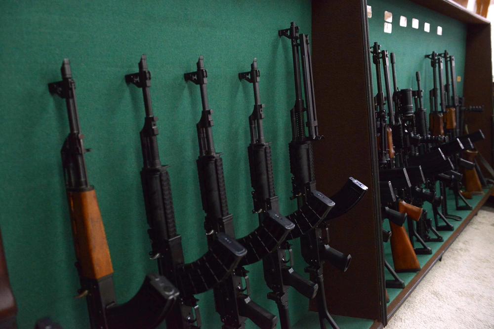 ZAŠTO AMERIKANCI GOMILAJU ORUŽJE U DOBA KORONE? Odgovor je zabrinjavajuć