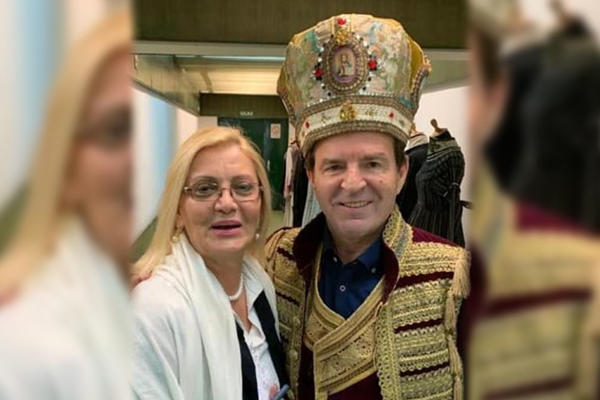 OBLAČEĆI ODELO KNEZA MILOŠA I STAVLJAJUĆI KRUNU NEMANJIĆA OSETIO SAM VELIKO UZBUĐENJE! Bogoljub Karić opet pobedio!