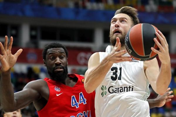 ZNA ŠTA SE NE SME U SRBIJI: Novi košarkaš Partizana čuo priču kako su jednog igrača u restoranu okružile Delije!