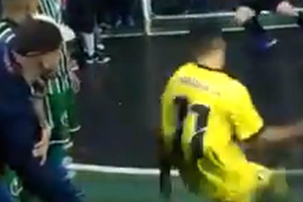 JEZIVA SCENA NA UTAKMICI: Navijač uperio pištolj u kolena igraču dok se ovaj spremao da izvede penal!