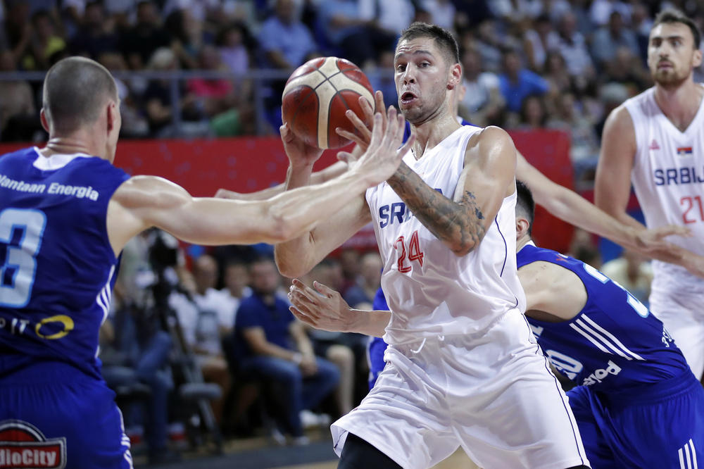 SRBIJA TROJKAMA SPRŽILA ITALIJANE: Orlovi sporo upalili, ali onda izrešetali tim sa kojim će igrati u grupi!