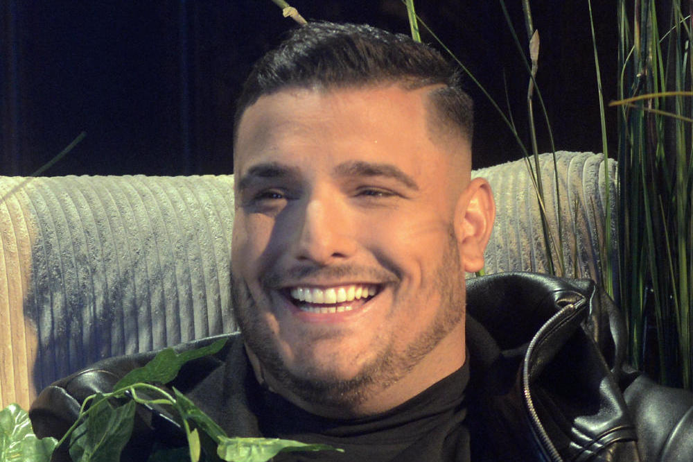 OVO NIGDE NISTE VIDELI! DARKOVA BEBA KAO IGRAČKA: Pogledajte šta radi sa sinom, ovo nije radio sa ćerkom! (FOTO)