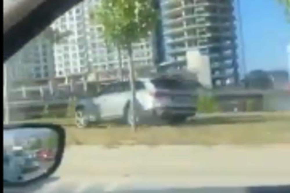 KAKAV CAR! Klip iz Prištine dokazuje da su Srbi i Albanci veća braća nego što bi i jedni i drugi to voleli (VIDEO)