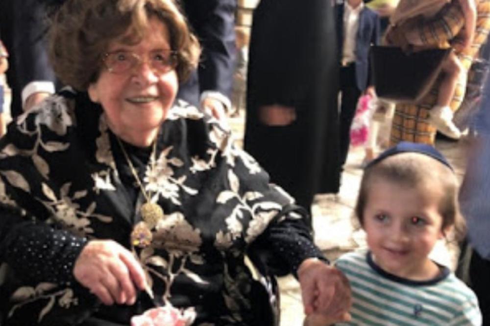 PREŽIVELA JE JOSEFA MENGELU I AUŠVIC: Ova žena je danas proslavila svoj 104. rođendan sa svojih 400 POTOMAKA!