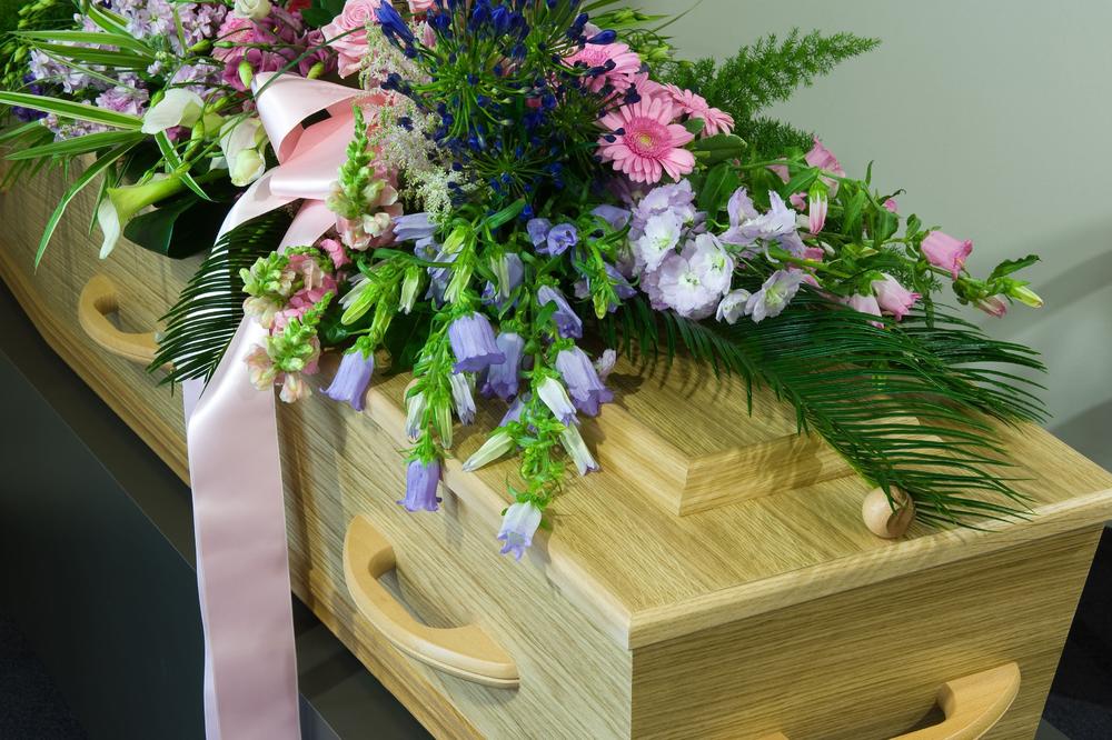 Doktor Viktor moli da ne pipate mrtvake! Lekar izneo jezivu istinu koju svi ignorišu - ako poljubite preminulog...