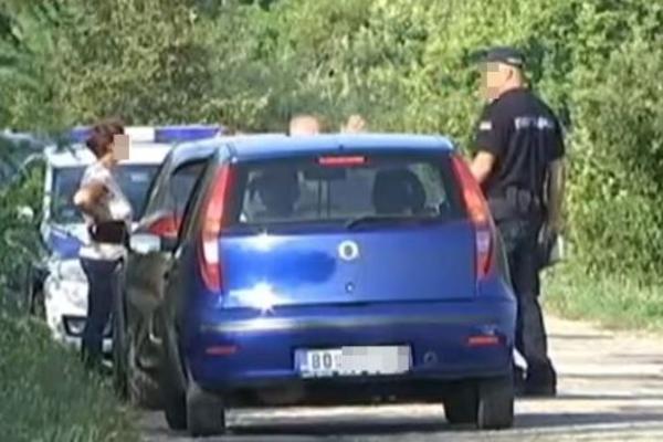 LEŠEVI STAJALI DVA DANA, SLUČAJNO IH OTKRILI! Specijalci iz BG u Jabukovcu saslušavaju komšije koje su bile u svađi