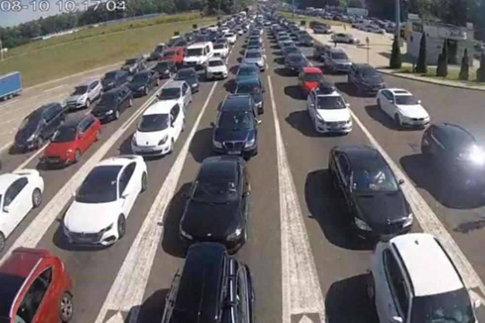 GRANIČNI PRELAZI KRCATI: Evo koliko se ČEKA, jedan POSEBNO IZBEGAVAJTE!