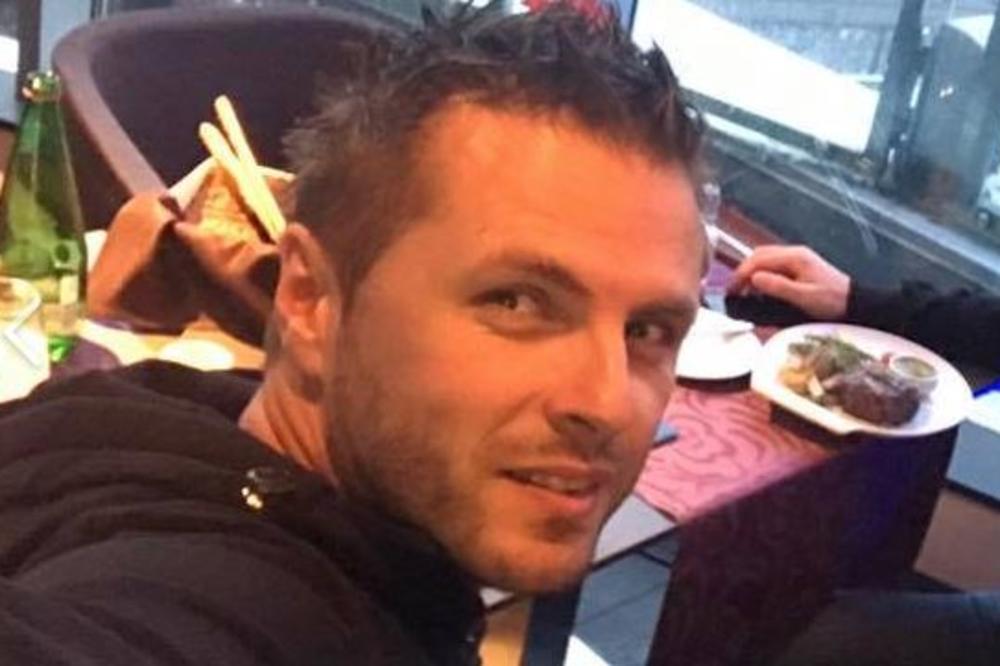 PLJUJE I SRBE I SRBIJU, A MASNO ZARAĐUJE NA NAŠOJ DECI! Za Vučića napisao da je zločinac, otvoreno mrzi sve srpsko!