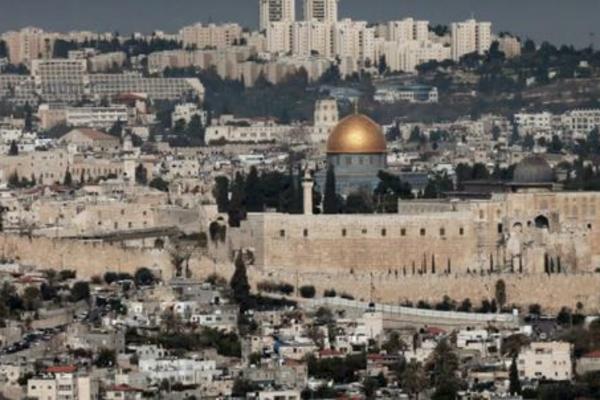 JEZIV SUKOB PALESTINACA I JEVREJA U JERUSALIMSKOM NASELJU: Više od 20 povređenih, žena pogođena kamenom u leđa!