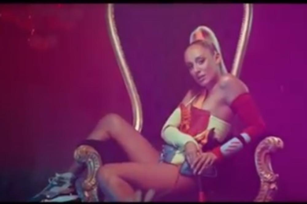 LUNA ĐOGANI OBJAVILA SVOJU PRVU PESMU: Za 20 minuta preko 24.000 pregleda! (VIDEO)