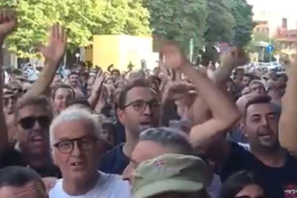 BRIGA NAS ZA TEODOSIĆA, MI IMAMO STIPČEVIĆA! Navijači Fortituda na dočeku Hrvata prozivali Virtus i kapitena Srbije