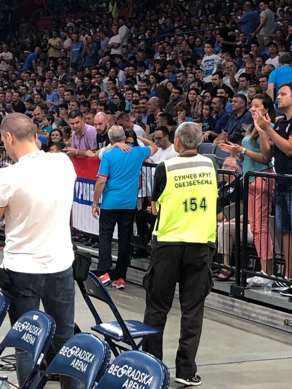 Doktor Radovanović saopštava Jelisaveti Orašanin težinu Teove povrede  