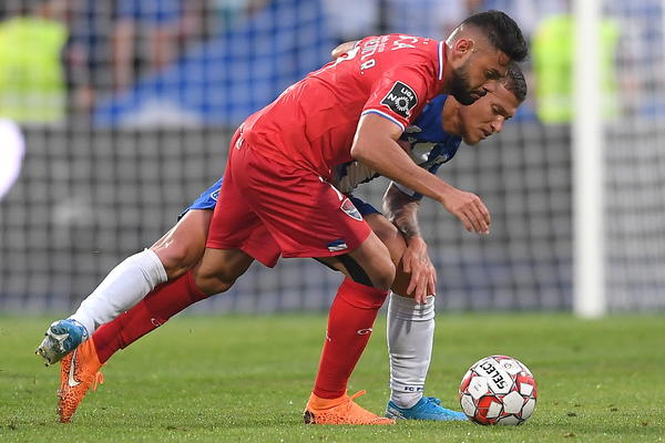 TREBALO JE DA BUDE NA FATALNOM LETU: Trener Šapekoensa mu spasio život, a on je sada zabiberio čorbu Portu!