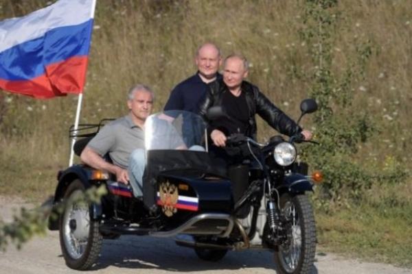 PUTIN I NOĆNI VUKOVI NA MOTORU OBIŠLI KRIM! Ove slike će raspametiti svakog Srbina (VIDEO)
