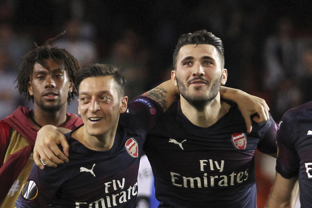 JAVILA SE I BANDA IZ ISTOČNE EVROPE: Žena fudbalera Arsenala zbog jezivih pretnji napustila London!