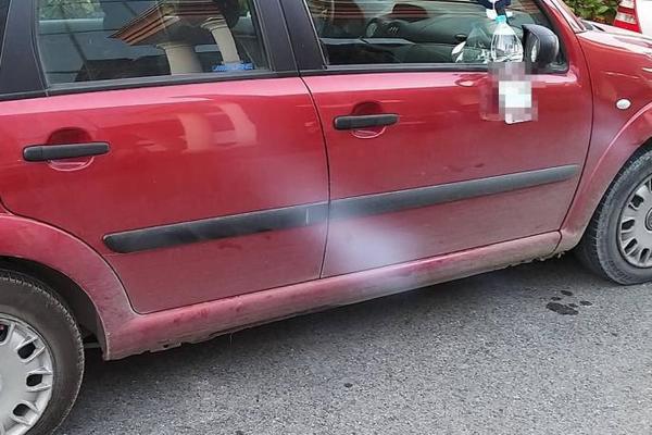 NAMAŽI GA KREMOM ZA SUNČANJE: Cela Crna Gora se smeje OVOM SRBINU kako je zaštitio AUTOMOBIL od sunca! (FOTO)