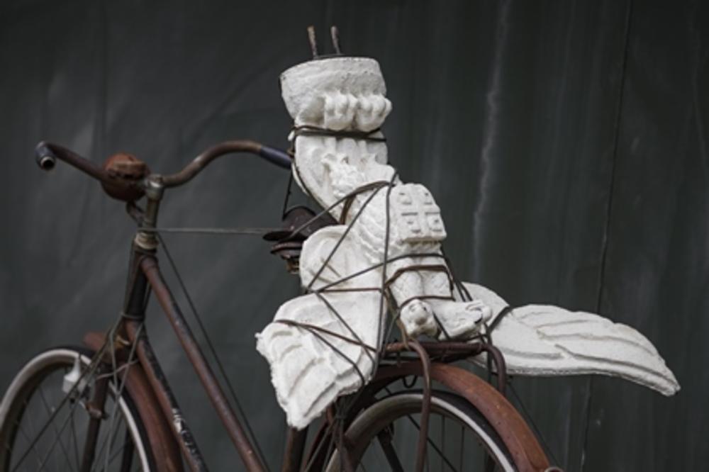 DEKOLTEI I BROJANICE: Izložba Radoša Antonijevića u Muzeju savremene umetnosti Vojvodine