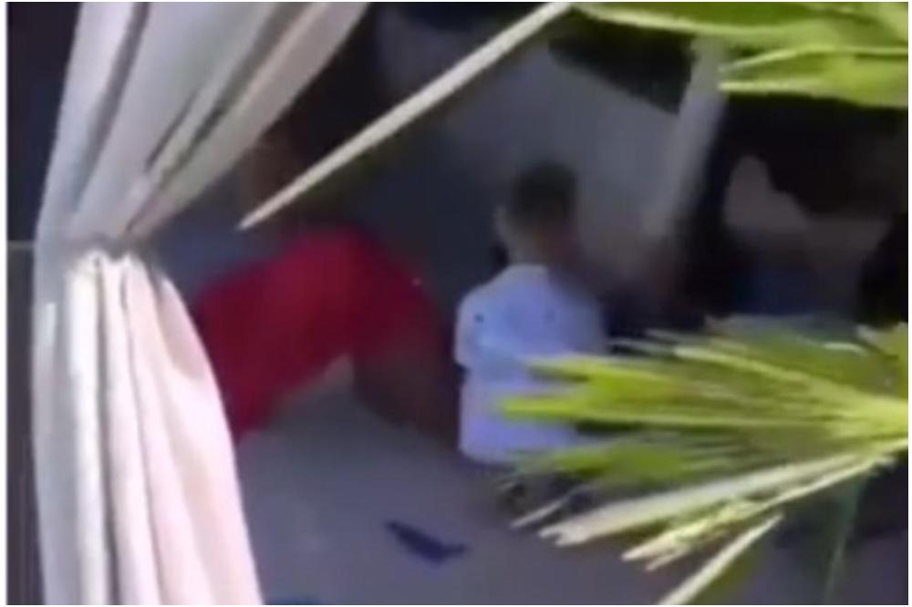 SADA JE PREVAZIŠLA SAMU SEBE: Ana Korać u HALTERIMA pored MALOLETNOG DEČAKA! Golotinja na sve strane, DETE u ČUDU!