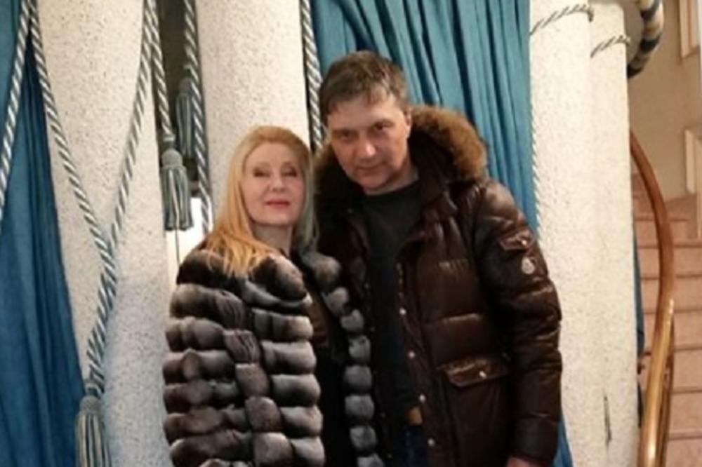 OGLASILA SE SRPSKA ŠERON STOUN: Njen status o smrti oca je potresan!