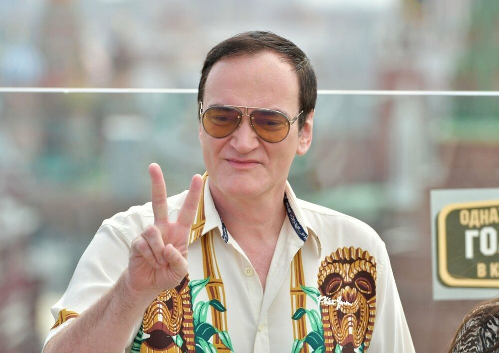 Platio da starleti liže stopala