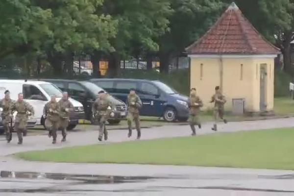 VOJNICI NAORUŽANI DO ZUBA SE RASTRČALI NA ULICAMA KOPENHAGENA: Haos u Danskoj pred meč sa Zvezdom!