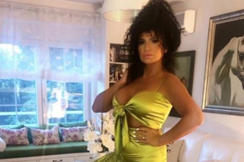 LIDIJA VUKIĆEVIĆ PROMENILA FRIZURU NAKON NEKOLIKO DECENIJA: Odrekla se svog ZAŠTITNOG ZNAKA i izgleda BOŽANSTVENO!