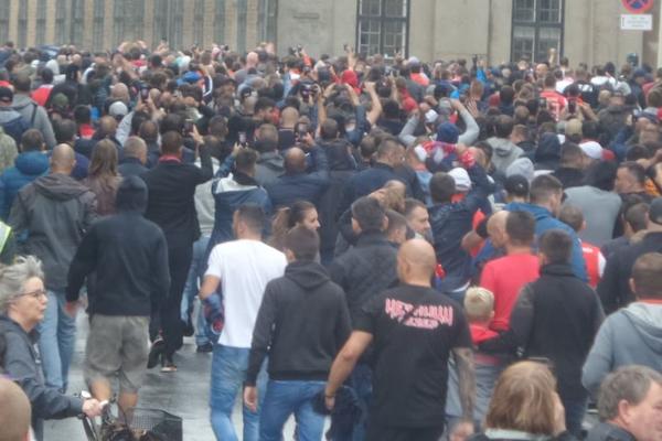 KORTEO DELIJA KRENUO NA STADION: Danci angažovali dronove i helikopter koji snimaju svaki pokret navijača Zvezde!